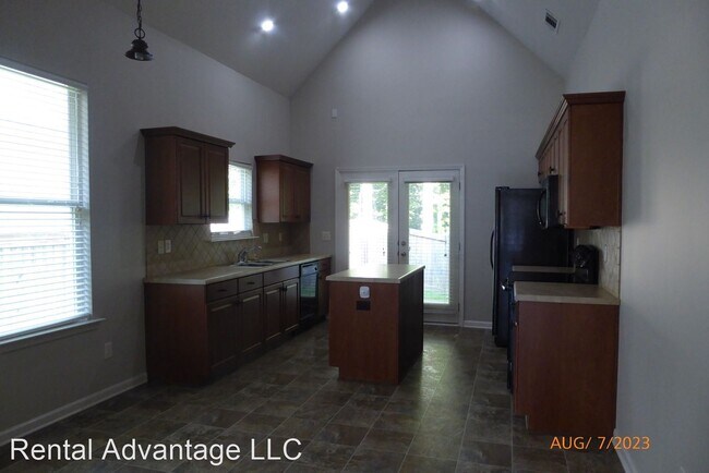 Building Photo - 3 br, 2 bath House - 245 Appleford Rd