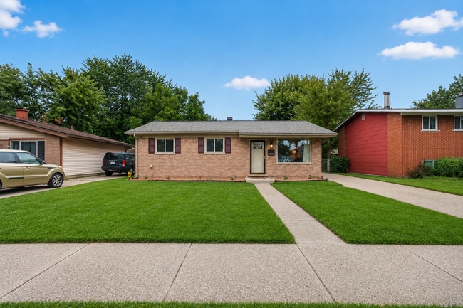 Building Photo - 30726 Avondale St
