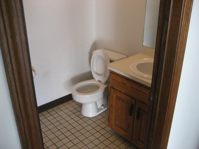 Building Photo - 11 Bluff St