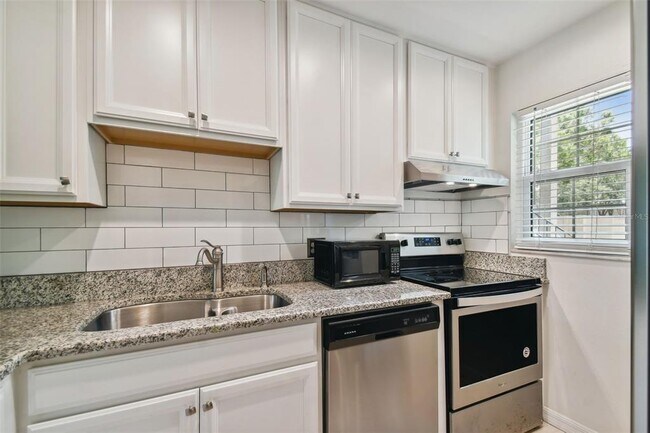 Building Photo - 4507 S Oak Dr