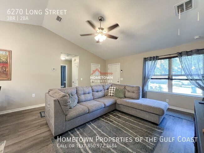 Foto del edificio - Price Reduction! Charming Pet-friendly 3-B...