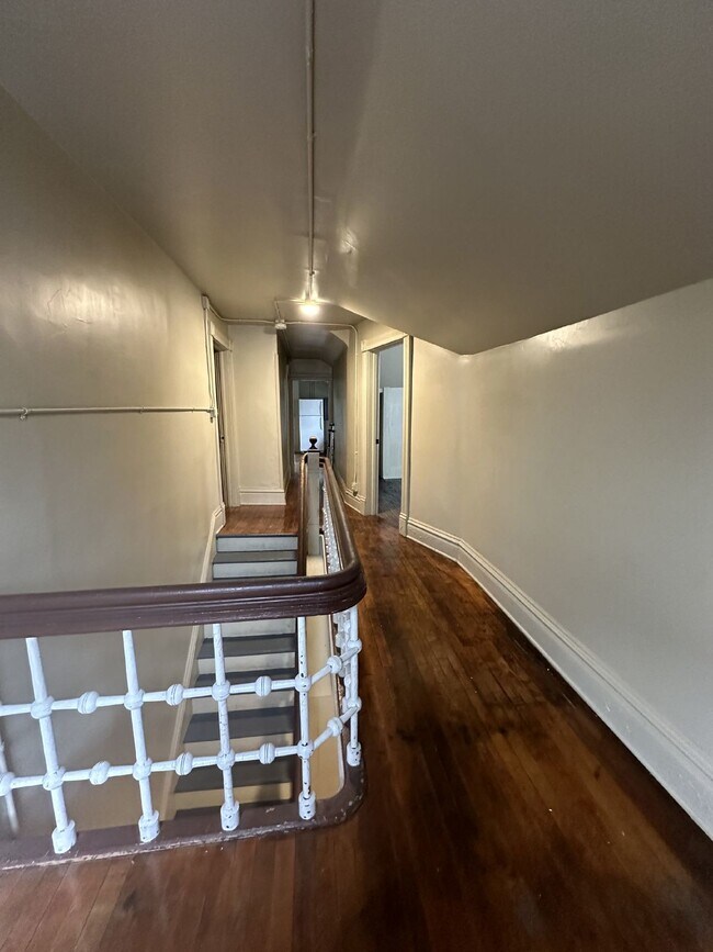 Foto del edificio - 2 Bed 1 Bath very close to UWEC available June 1st.