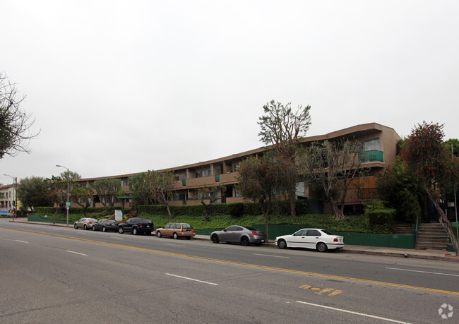 Foto del edificio - Encino Plaza Apartments