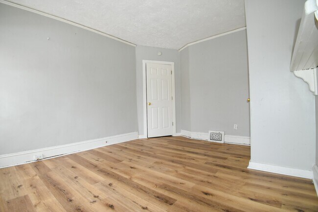 Building Photo - 924 East 150th Street, Unit 3 (UP Right)