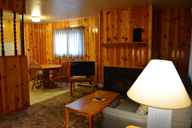 Building Photo - 237 E White Mountain Blvd