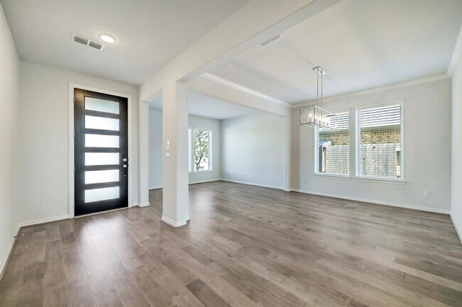 Foto del edificio - 8914 Milam Grove Dr
