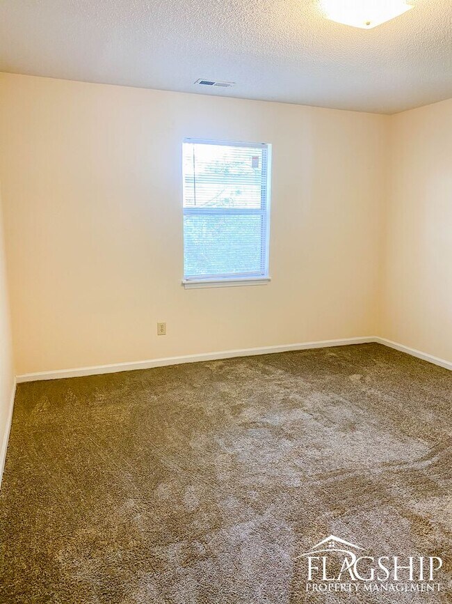 Foto del edificio - One Bedroom Cadwell Ct Unit