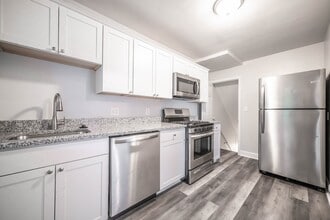 Building Photo - 8552 Hydra Ln