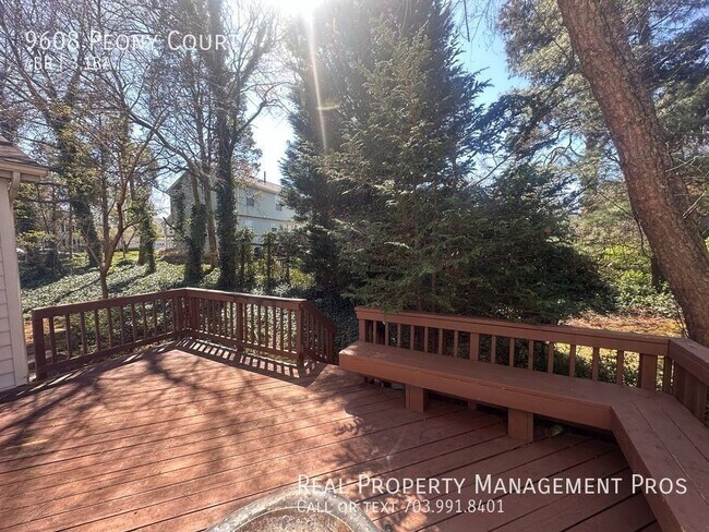 Foto del edificio - 9608 Peony Ct