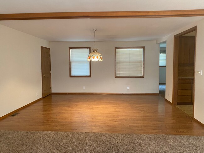 Foto del edificio - 4764 Rd M NE