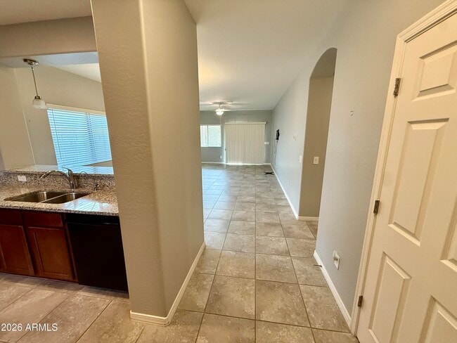 Foto del edificio - 1501 W Buckeye Tree Ave