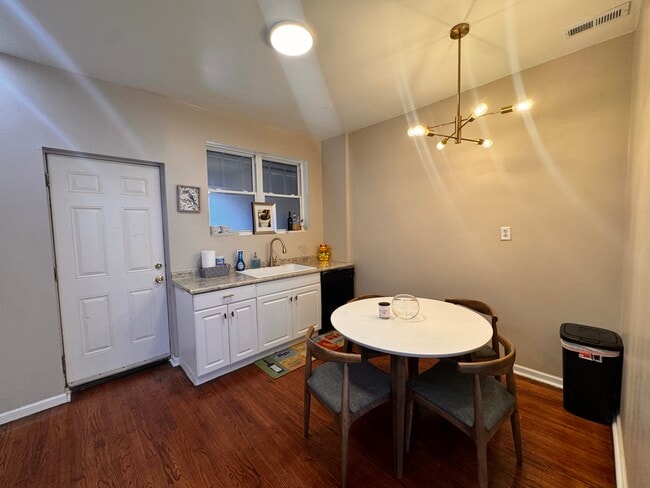 Foto del edificio - 2833 W 66th St