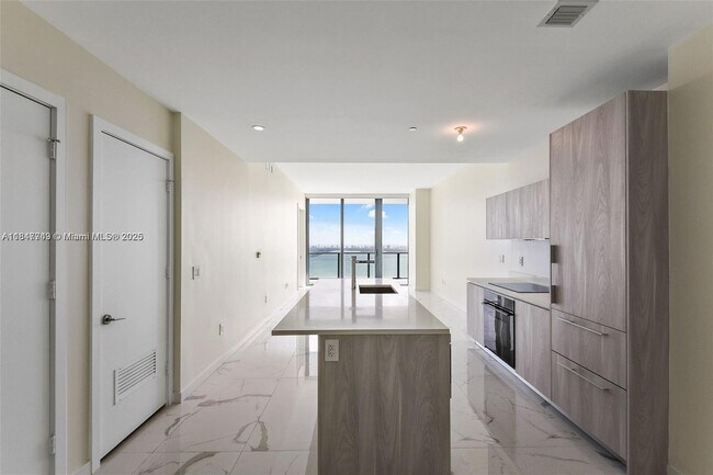 Foto del edificio - 480 NE 31st St