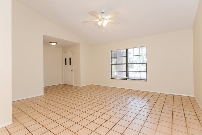 Foto del edificio - 7130 Arbor View Ln