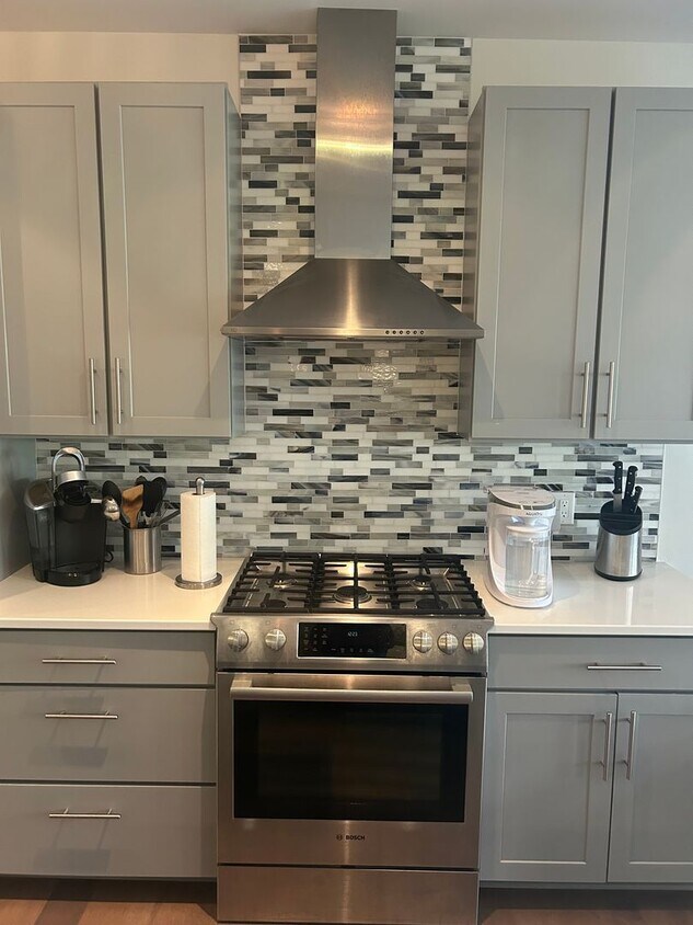 Primary Photo - Gorgeous Fully Furnished 2BR/1BA Condo Ava...