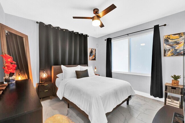 Foto del edificio - 2440 SW 19th Ave