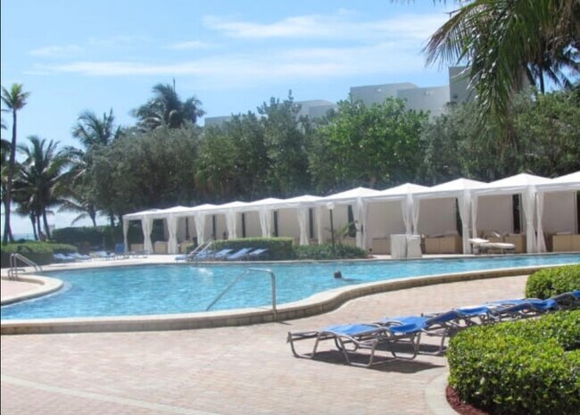 Building Photo - 3001 S Ocean Dr