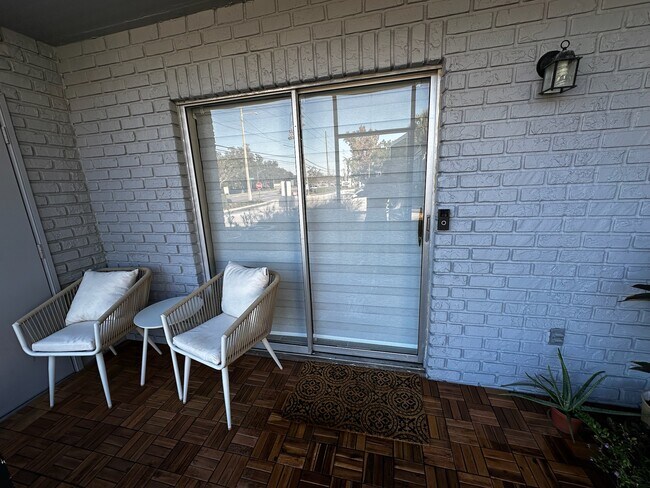 Foto del edificio - 2200 Howell Branch Rd