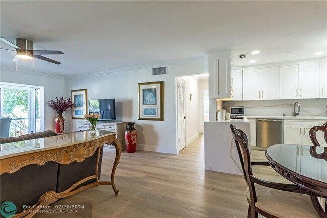 Building Photo - 6367 Bay Club Dr