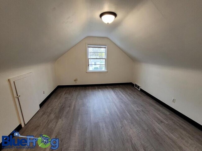 Building Photo - 1149 Spence St