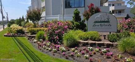 Building Photo - 5 Sea Breeze Ct