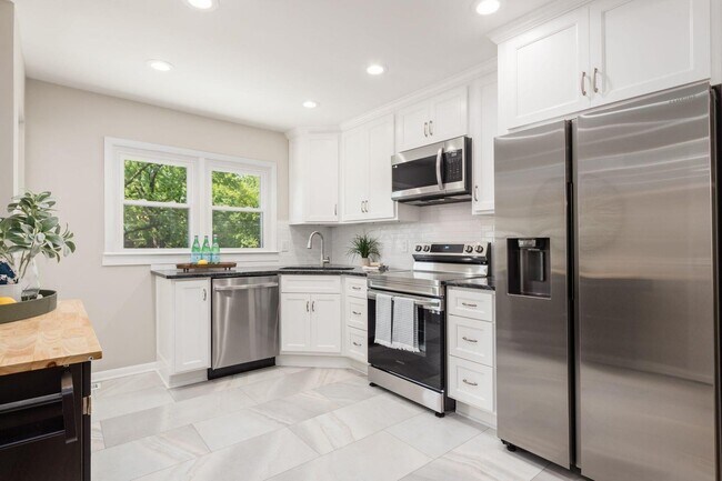Foto del edificio - 279 E Walnut St