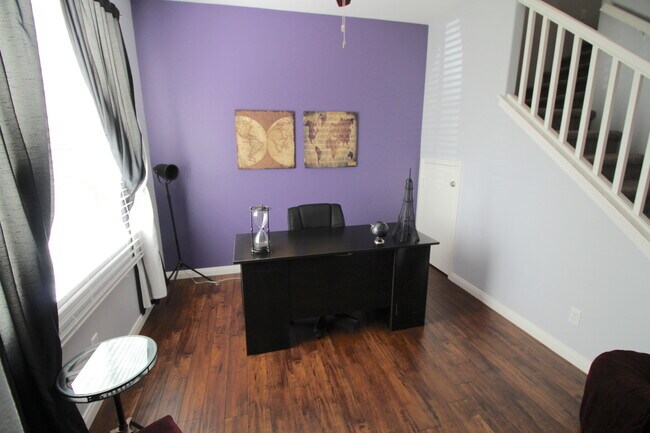Building Photo - Fully Furnished House - Short Term Lease -...