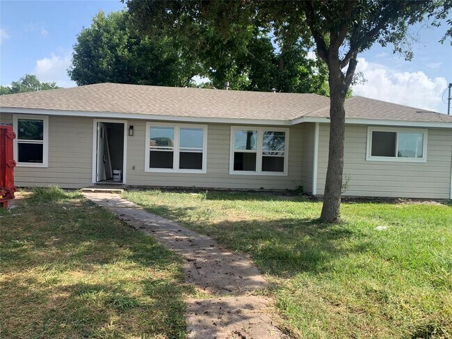 Foto del edificio - 337 E 2nd St