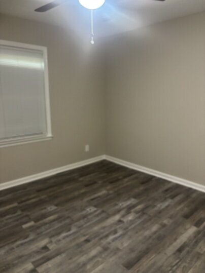 Building Photo - "Charming 4-Bedroom Retreat with 2 Full Baths in Memphis!"