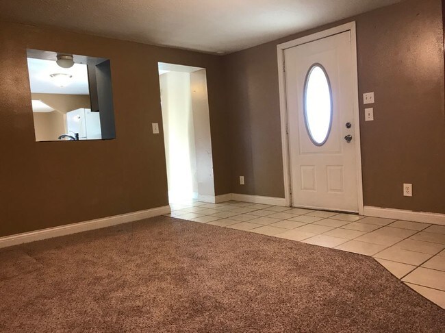 Building Photo - Charming 3BR 2BA Raised Ranch in Cleves