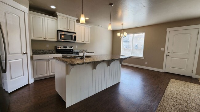 Building Photo - 576 N 220 E