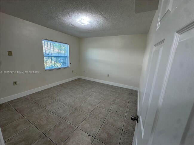 Foto del edificio - 16150 NE 19th Ct