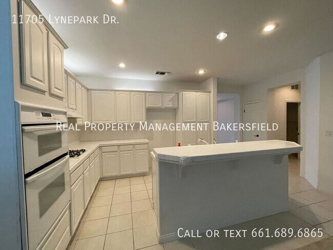 Foto del edificio - 11705 Lynepark Dr