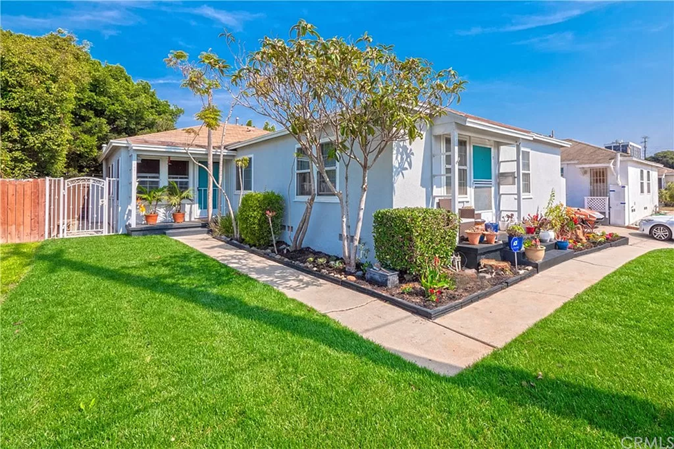 Primary Photo - 6431 W 86th Plz