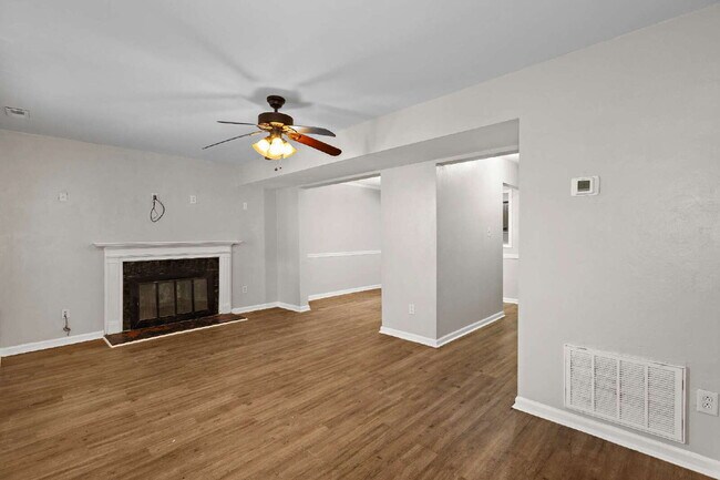 Building Photo - Western Branch Townhouse