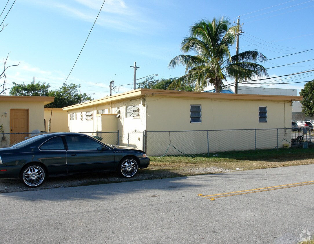 Building Photo - 651-667 SW 4th Ave