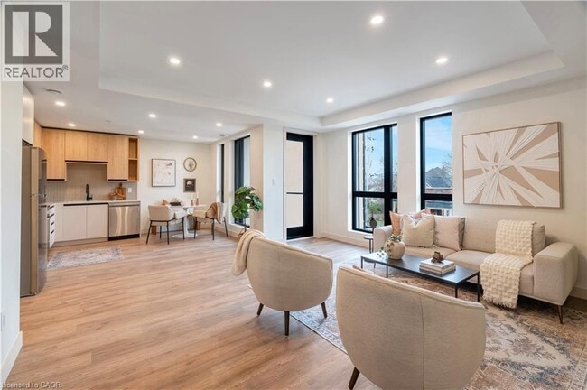 Photo du bâtiment - 4390 Hillview Dr