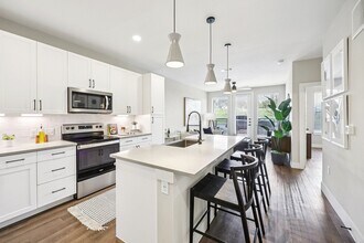Building Photo - The Huntley