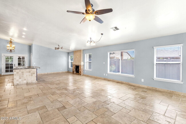 Building Photo - 4616 E Gold Poppy Way