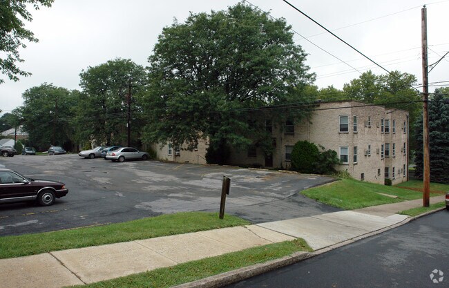 Building Photo - Muhlenberg Lakeview Apartments