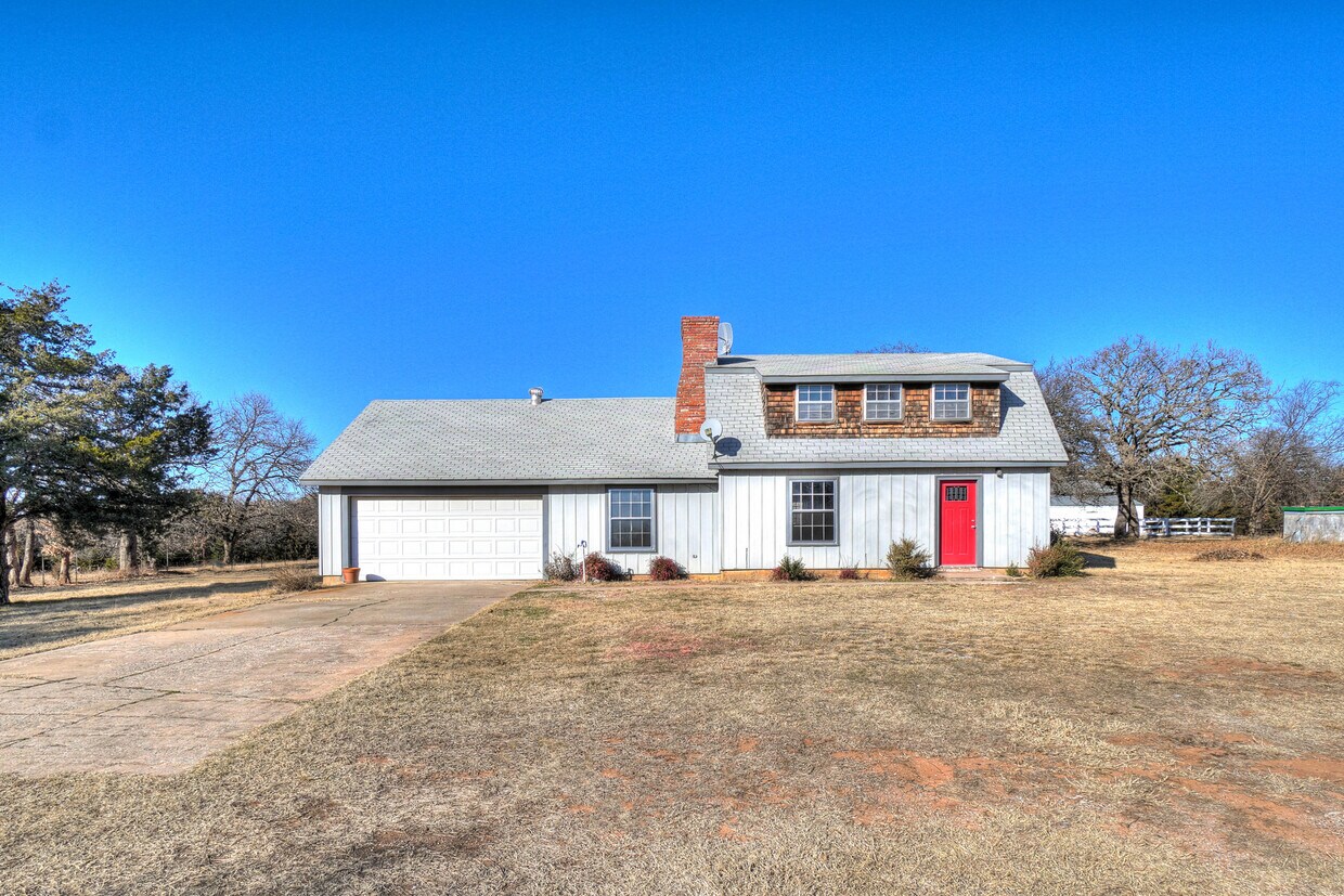 Primary Photo - Beautiful 2 bed Ranch style home on 5 acres!