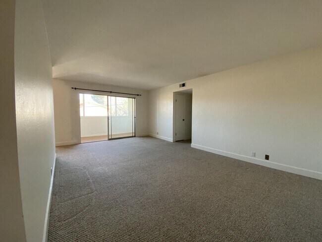 Building Photo - 1373 Phelps Ave