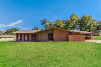 Building Photo - 463 Larkwood Dr