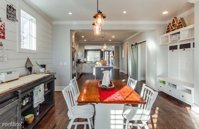 Building Photo - 3 br, 3.5 bath Townhome - 904 Knox Ave