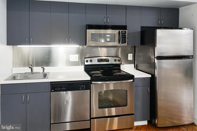 Building Photo - 428 N 13th St