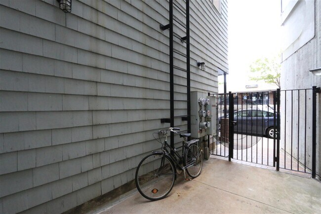 Foto del edificio - 1110 Massachusetts Ave