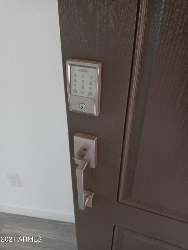 Foto del edificio - 440 S 202nd Ln