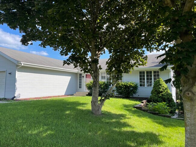 Building Photo - 6405 Twin Deer Run