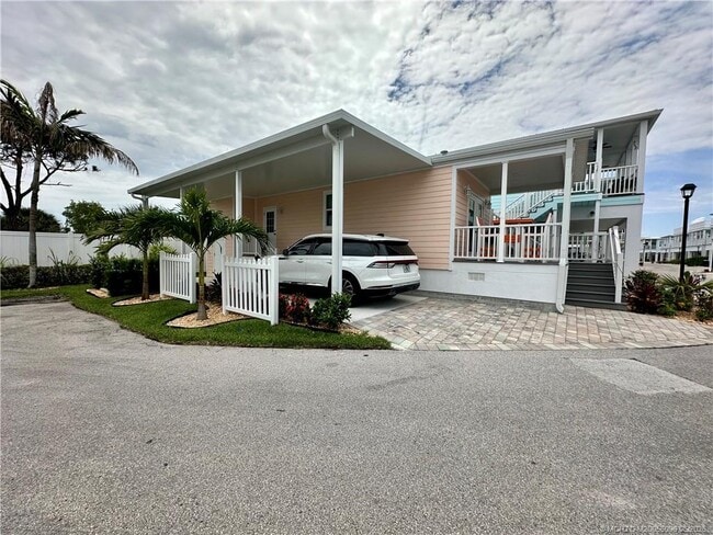 Building Photo - 254 NE Coastal Dr