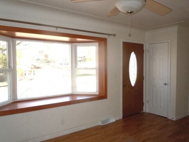 Building Photo - Three Bedroom Home with LL Family Room and...